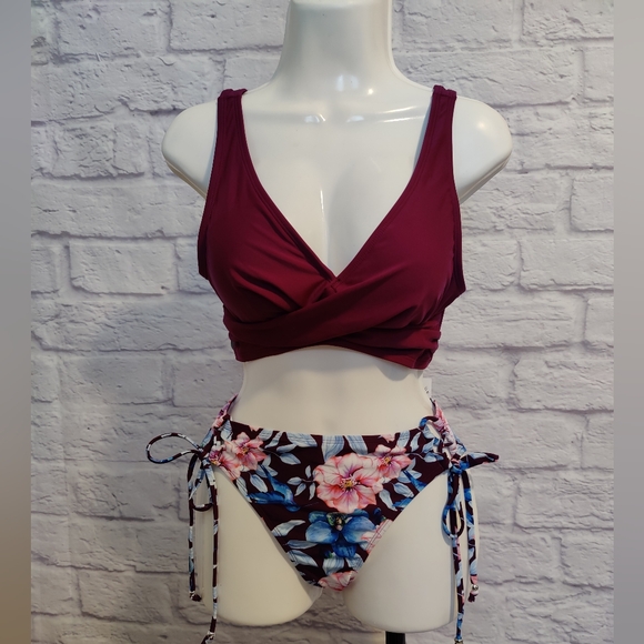 CUPSHE Women's Bikini Swimsuit Front Cross Lace Up Two Piece Bathing Suit - Picture 2 of 9